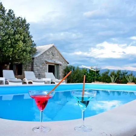 House In With Terrace, Wifi, Washing Machine Пучишча