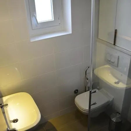 Дом отдыха House In With Terrace, Wifi, Washing Machine Пучишча