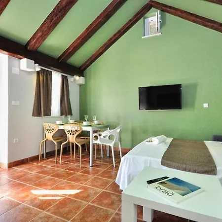 Дом отдыха House In With Terrace, Wifi, Washing Machine Пучишча