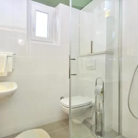House In With Terrace, Wifi, Washing Machine Дом отдыха Пучишча