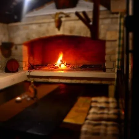 House In With Terrace, Wifi, Washing Machine 펜션 푸치스차