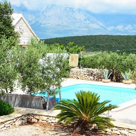 펜션 House In With Terrace, Wifi, Washing Machine 푸치스차