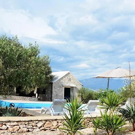 펜션 House In With Terrace, Wifi, Washing Machine 푸치스차