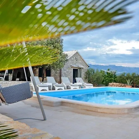 House In With Terrace, Wifi, Washing Machine