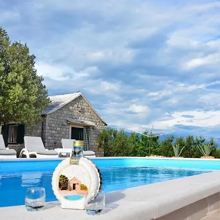 펜션 House In With Terrace, Wifi, Washing Machine 푸치스차